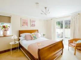 Rural Pet Friendly Apartment Near Salisbury
