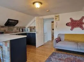 Spacious Riverside 2Bd Mid City - Above Bar&Venue