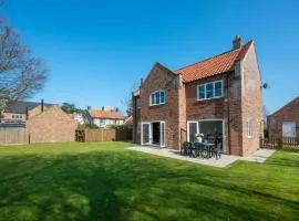 Modern 4-Bed Coastal Retreat in West Runton