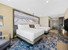 Best Western Plus Marquette Hotel & Suites，位于马凯特的酒店