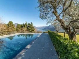 Alex's Luxury Lake View Apt Pool and Tennis