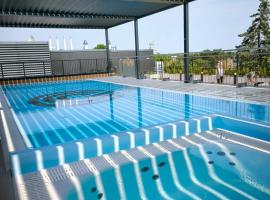 Swinem&uuml;nde Ananda Baltic，位于斯维诺乌伊希切的带泳池的酒店