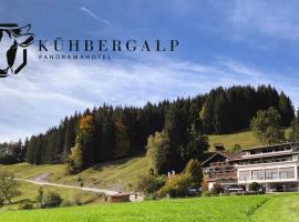 Panoramahotel K&uuml;hbergalp，位于衮泽斯雷德的带泳池的酒店