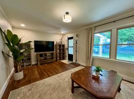 Campus Den On Poplar St