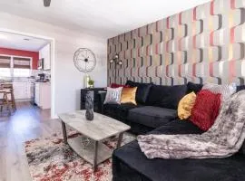 Rear deck w/ Soaking tub + Wi-Fi & Parking