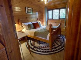 Luxury Wood Lodge with sauna, log burner & private woodland garden - Wnion Wood Lodge，位于Llanfachreth的酒店