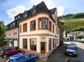 BG Living & Hosting - Großzügiges Ferienhaus an der Mosel in Traben-Trarbach - Top Lage - bis 16 Personen, Parkplatz, WLAN & Netflix