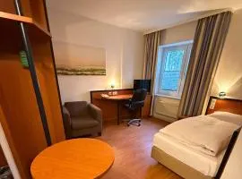 Keyless Boardinghouse