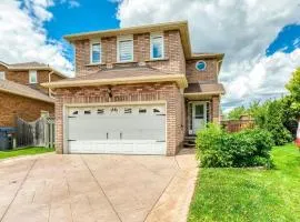 Modern 4BR Home - Fully Equipped