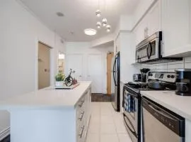 Pristine Lakeview 1BR 1 Den Condo wPrivate Balcony