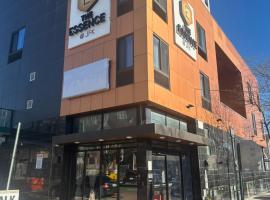 The Essence Hotel at JFK，位于Jamaica的酒店