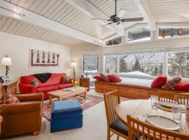 Shadow Mountain Unit 15, Spacious Ski-In, Ski-Out Townhouse with Great Views & Gas Fireplace