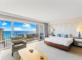Breathtaking Studio Ocean Views! Pool! Beach!，位于檀香山的公寓