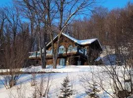 Lake views, spa, king bed, Golf Club amenities