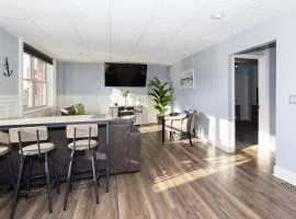 Upgraded Downtown Apartment Sleeps 5