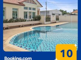 Phuket 3-Bedrooms 220 m2 Private XL-Family Villa，位于他朗的酒店