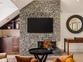 Ben Lomond 1 Top Floor Lakeshore Apartment