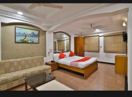 Darshan Hotel & Restaurant，位于艾哈迈达巴德萨达尔·瓦拉巴伊·帕特尔国际机场 - AMD附近的酒店