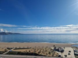 Luxury sea view studio，位于艾姆布里亚布拉瓦的酒店
