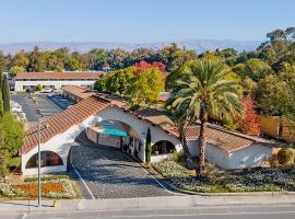 Super 8 by Wyndham San Jose Airport，位于圣何塞峰田圣荷西国际机场 - SJC附近的酒店