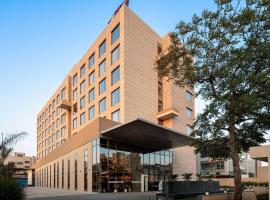 Ramada Encore By Wyndham Bhiwadi Phool Bagh Chowk，位于Bhiwadi的酒店