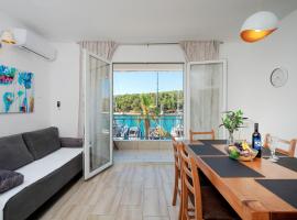 Seafront Stone Home With King Beds, Garden And Balcony，位于斯塔里格勒的酒店