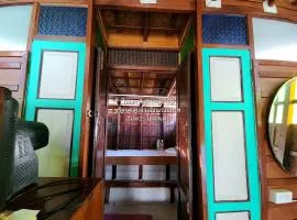 p1 เรือนเรือรักษ์ เรือนรอยน้ำ บ้านกามเทพ อัมพวา โฮมสเตย์
