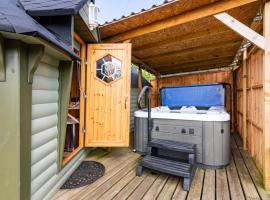 Hazel wood lodge，位于阿伯加文尼的木屋