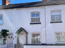 Whole House - 5 mins to train station, M1 & M69
