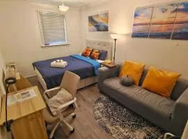 Free parking 2-bedroom house in Glasgow