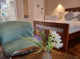 Inn By The Sea, PORTSMOUTH, Parking EV 22kW Available