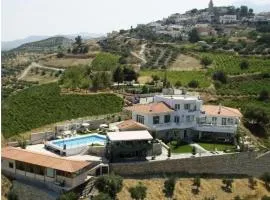 Rafkos Mansion with Private Pool and Amazing View