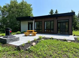 Kabin Kamouraska 2，位于Rivi&egrave;re-Ouelle的带热水浴缸的酒店