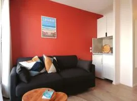 Joli studio rénové front de mer Balcon vue cour & WIFI