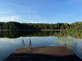 Apartament nad jeziorem，位于巴尔利内克的酒店