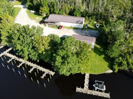 Outdoor Adventure Retreats - Cotton Patch Landing，位于Chocowinity的酒店