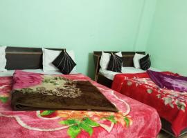 Jbk hotel Yamnotri，位于Kharsālī的酒店