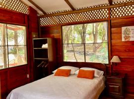 Casa LORA Eco tourism or remote work，位于Bagaces的酒店