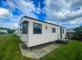 Brilliant 6 Berth Caravan Nearby Scratby Beach, Norfolk Ref 43081B