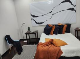 Spacious Stay & Spa On D' Avenue，位于西班牙港的酒店