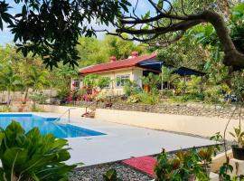 The poolhouse at McKirdy's mango farm，位于Sison的酒店