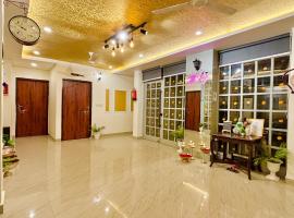The First Floor I Top Rated Boutique Homestay I Near Lekhraj Metro Lucknow，位于勒克瑙的酒店