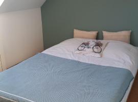 Chambre Vert Sauge, lit double 2 personnes, Maison en plein coeur du Parc Régional du Vexin，位于Hérouville的酒店