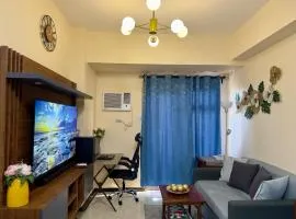 Bayfront Staycation Pet-Friendly 1BR Condo with Wi-Fi, Netflix & Pool Access, Near MOA, NAIA, CCP & PICC