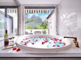Hotel Del Moon