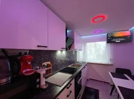 Modern Apartments Neuburg N - NEU - 3 Zimmer, Stellplatz, Top Ausgestattet, Küche, 4 TV, Wi-Fi