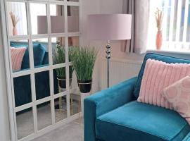 Self Catering Appartment 1 bedroom 2 double beds，位于东考斯的酒店