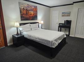 Central Motel Courtyard，位于怀特普莱恩斯的酒店