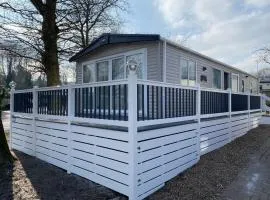 Coghurst Hall Holiday Home Sleeps 6, 2 bedrooms