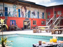 Compay Hostel La Pedrera，位于拉佩德雷拉的带泳池的酒店